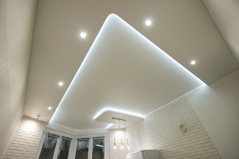 Заказать парящие натяжные потолки в г. Ейск